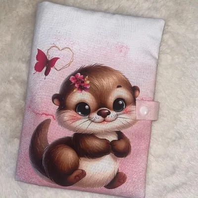 Protège carnet de santé loutre rose 